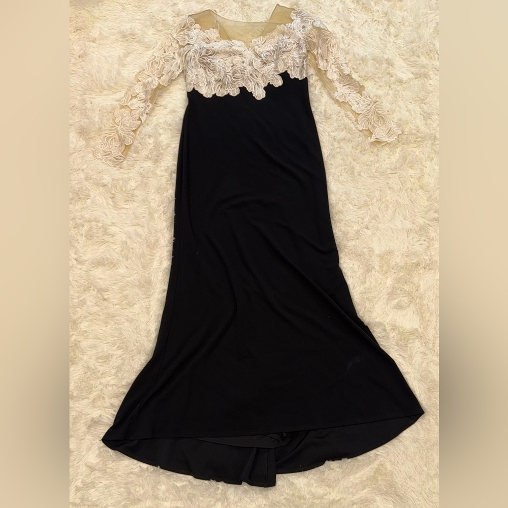 NEW Tadashi Shoji Black Ivory Floral Lace Bodice Long Sleeve Gown Sz 14 - Picture 4 of 12